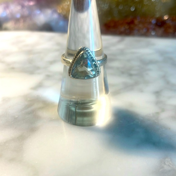 Green amethyst gemstone triangle 925 sterling silver in size 7 - Picture 3 of 7